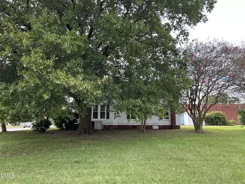 Exterior - 209 E Harnett St, Dunn, NC 28334 photo 4 of 5