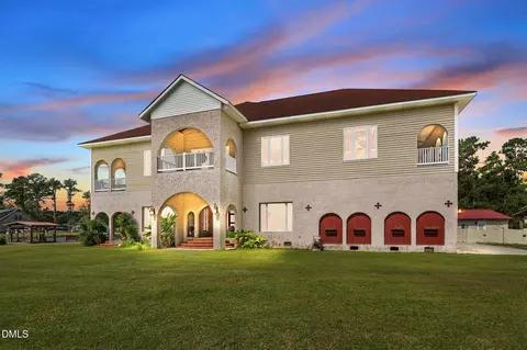 84 Beach Rd S, Belhaven, NC 27810