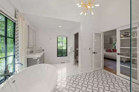 Bath - 3829 Regent Rd, Durham, NC 27707 photo 4 of 7