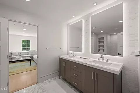 Bath - 3829 Regent Rd, Durham, NC 27707 photo 7 of 7