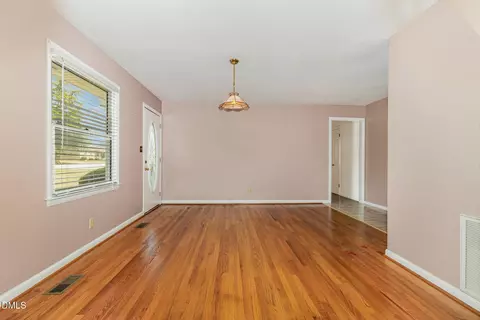 Living - 274 Erwin St, Coats, NC 27521 photo 4 of 5