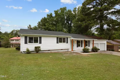 210 Murray Folk Dr, Fayetteville, NC 28314