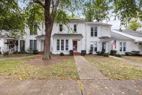 104 Pickett Ln, Cary, NC 27511