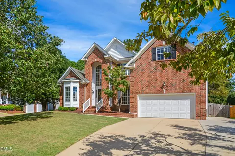 102 Greygate Pl, Cary, NC 27518