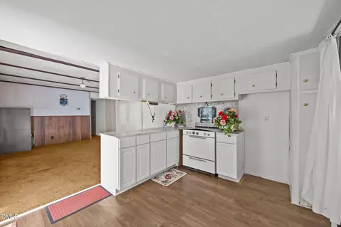 21 Graystone Ridge Rd, Leasburg, NC 27291