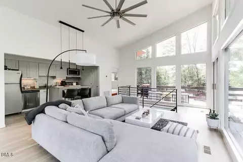 Living - 8 Robin Rd, Semora, NC 27343 photo 2 of 6