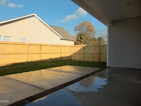 Exterior - 100 Covington Ln, Dunn, NC 28334 photo 5 of 10