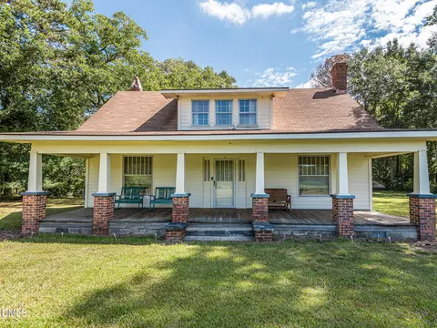 381 Royal Rd, Roseboro, NC 28382