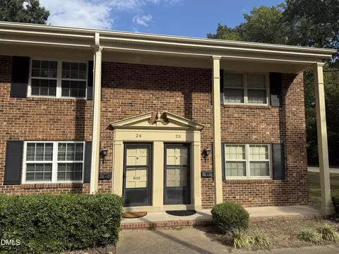 1002 Willow Dr #24, Chapel Hill, NC 27514