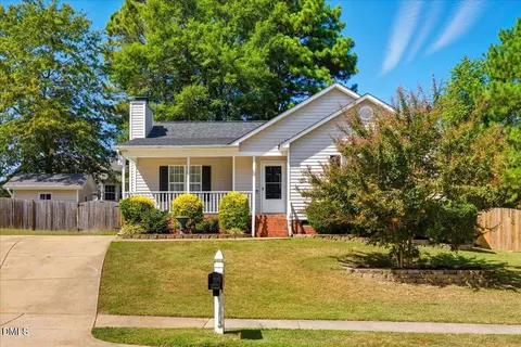 1008 S Fieldhaven Dr, Fuquay Varina, NC 27526