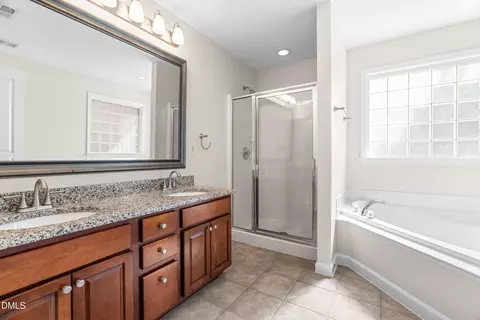 Bath - 5708 Catskill Ct, Durham, NC 27713 photo 4 of 5