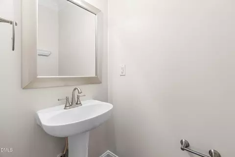 Bath - 5708 Catskill Ct, Durham, NC 27713 photo 1 of 5
