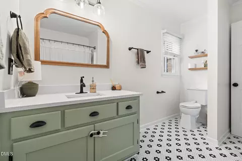 Bath - 1619 Rowemont Dr, Durham, NC 27705 photo 2 of 4