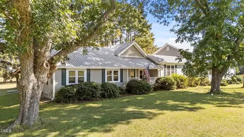 1208 Peach Orchard Rd, Four Oaks, NC 27524