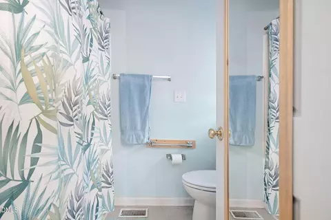 Bath - 100 Blackthorne Pl, Garner, NC 27529 photo 3 of 5