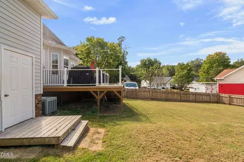 Exterior - 100 Blackthorne Pl, Garner, NC 27529 photo 5 of 7