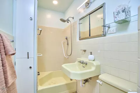 Bath - 903 W Maynard Ave, Durham, NC 27704 photo 2 of 4