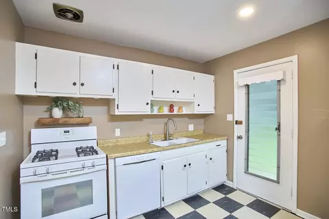 Kitchen - 903 W Maynard Ave, Durham, NC 27704 photo 3 of 8