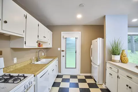 Kitchen - 903 W Maynard Ave, Durham, NC 27704 photo 2 of 8