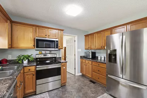 105 Huckleberry Ct, Willow Spring, NC 27592 photo 7