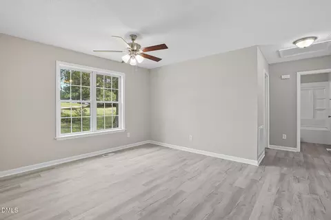 Living - 109 Bryant Dr, Smithfield, NC 27577 photo 4 of 7