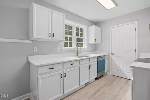 Kitchen - 109 Bryant Dr, Smithfield, NC 27577 photo 2 of 4