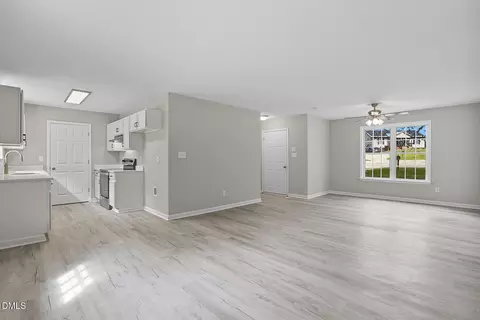 Living - 109 Bryant Dr, Smithfield, NC 27577 photo 6 of 7