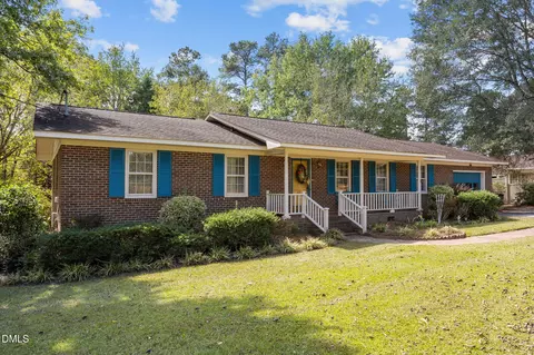 40 Pine St E, Lillington, NC 27546