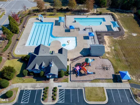 2942 Wilkes Lake Dr, Fuquay Varina, NC 27526