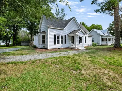 210 W Oak St, Zebulon, NC 27597
