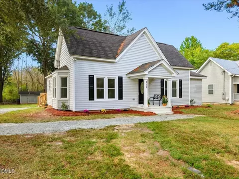 210 W Oak St, Zebulon, NC 27597