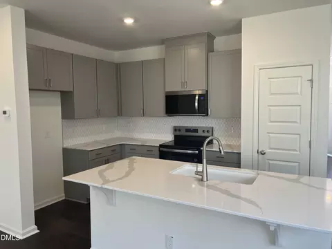 3009 Chrys St, Durham, NC 27704 photo 2