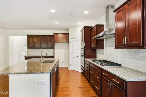Kitchen - 133 Oakmere Dr, Cary, NC 27513 photo 3 of 4