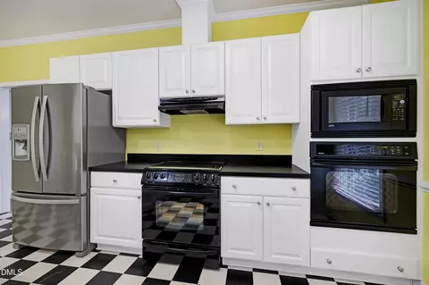 Kitchen - 4806 Seterra Bnd, Durham, NC 27712 photo 2 of 2