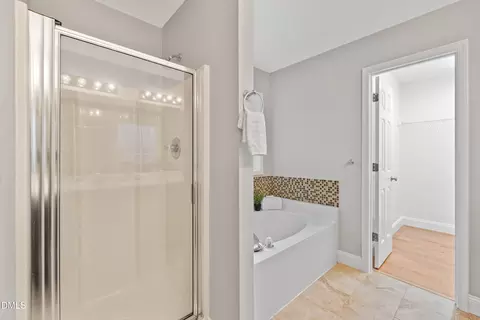 Bath - 405 Foxbridge Ct, Wake Forest, NC 27587 photo 3 of 4