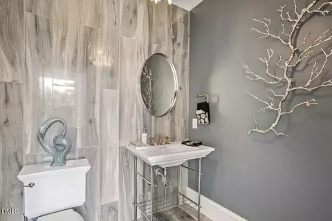 Bath - 1617 Ridge Rd, Raleigh, NC 27607 photo 6 of 8
