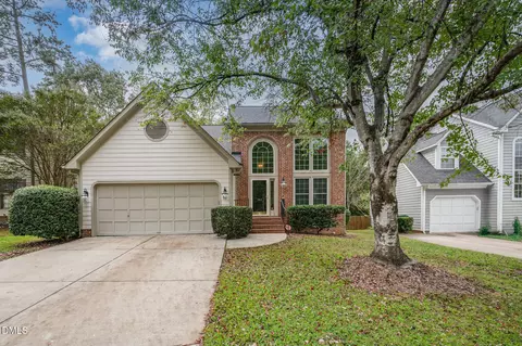 104 Foxcrest Ct, Cary, NC 27513