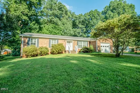 5402 Hiddenbrook Dr, Mcleansville, NC 27301