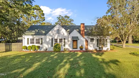 600 N Baker St, Four Oaks, NC 27524