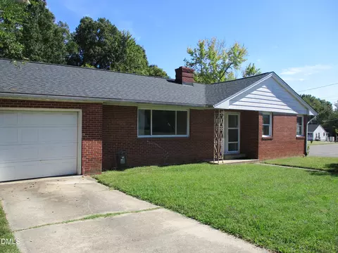 208 S St John St, Burlington, NC 27217