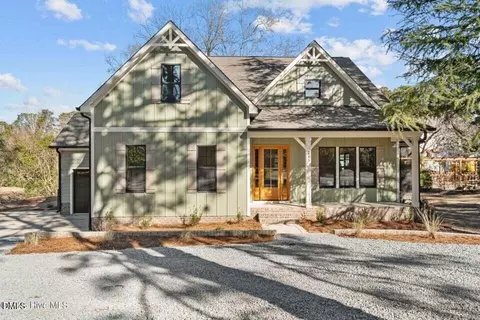 245 W Connecticut Ave, Southern Pines, NC 28387