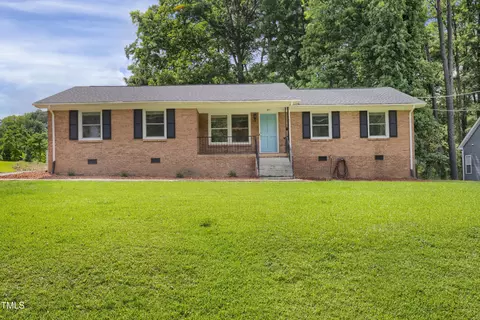 207 Mcleod Dr, Sanford, NC 27330