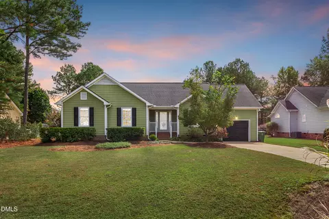 909 Sunset Dr, Fuquay Varina, NC 27526