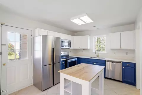 2118 Magnolia Ln, Hillsborough, NC 27278