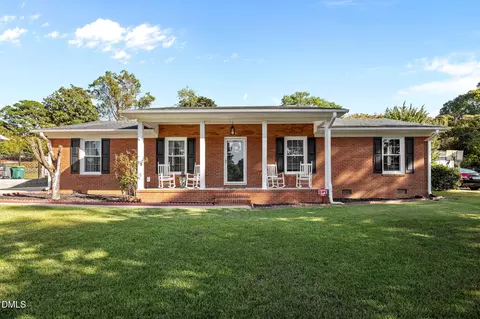 4950 Pinewood Dr, Hope Mills, NC 28348