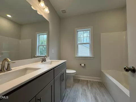 Bath - 4034 Front Runner Dr, Durham, NC 27703 photo 4 of 5