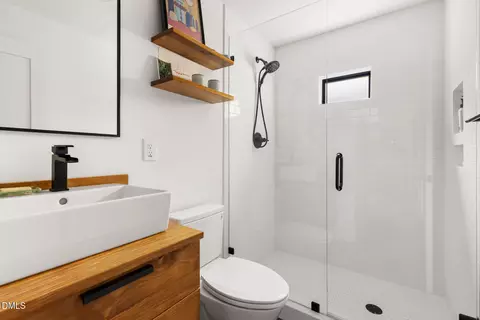 Bath - 217 Dacian Ave, Durham, NC 27701 photo 5 of 6