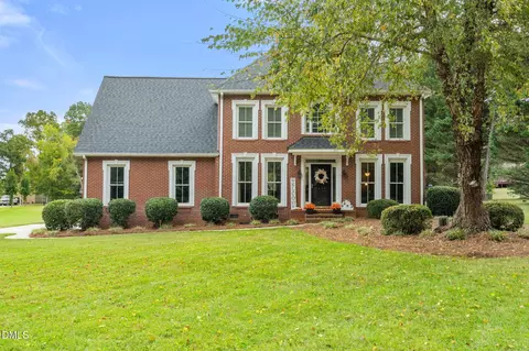 5400 Woodvine Dr, Mcleansville, NC 27301