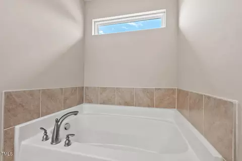 Bath - 328 Avery Meadows Dr, Smithfield, NC 27577 photo 3 of 7
