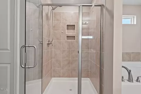 Bath - 328 Avery Meadows Dr, Smithfield, NC 27577 photo 2 of 7